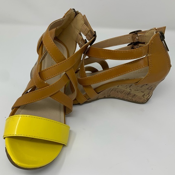KENNETH COLE Reaction Yellow Wedges - Picture 2 of 13